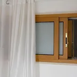 לינה וארוחת בוקר Nicole House