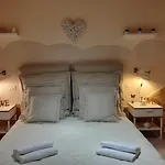 Nicole House לינה וארוחת בוקר