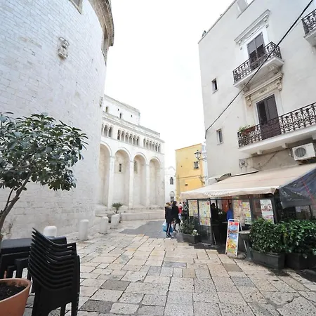 לינה וארוחת בוקר Nicole House