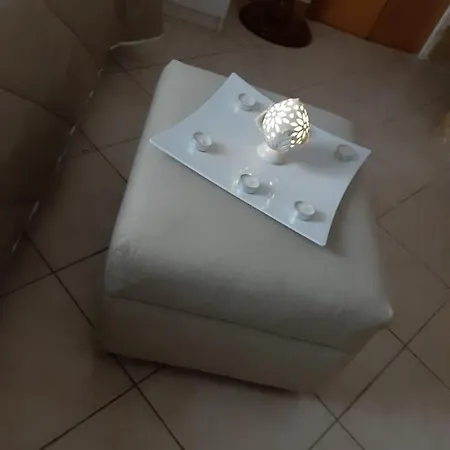 לינה וארוחת בוקר Nicole House 4*