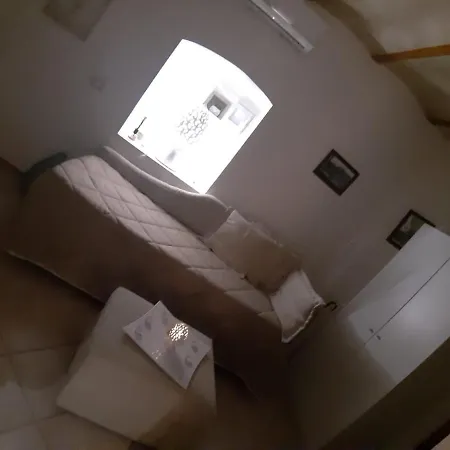 לינה וארוחת בוקר Nicole House