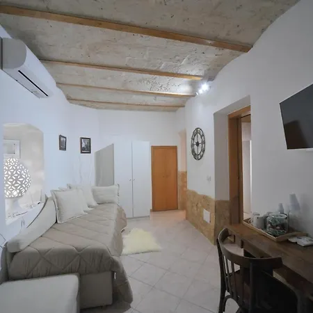 Bed and breakfast Nicole House 4*